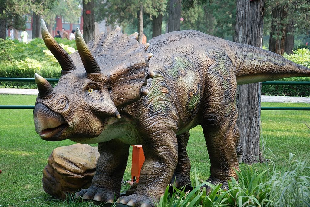 新加坡带有动作的仿真恐龙展