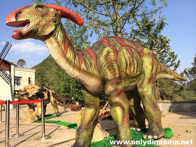 中国制造的仿真恐龙进入明尼苏达动物园