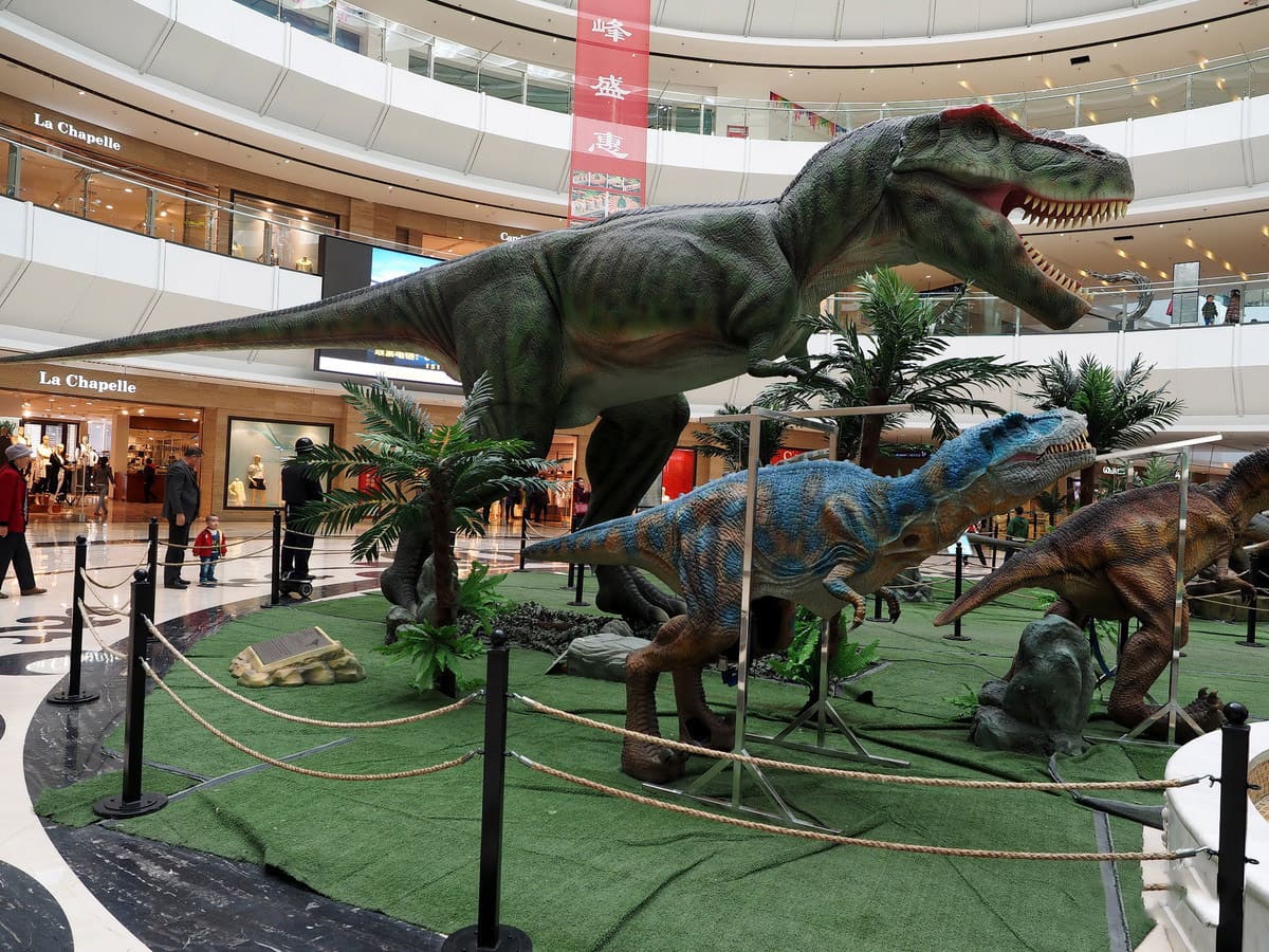 采用红外线遥控器步行的巨大的BBC仿真恐龙