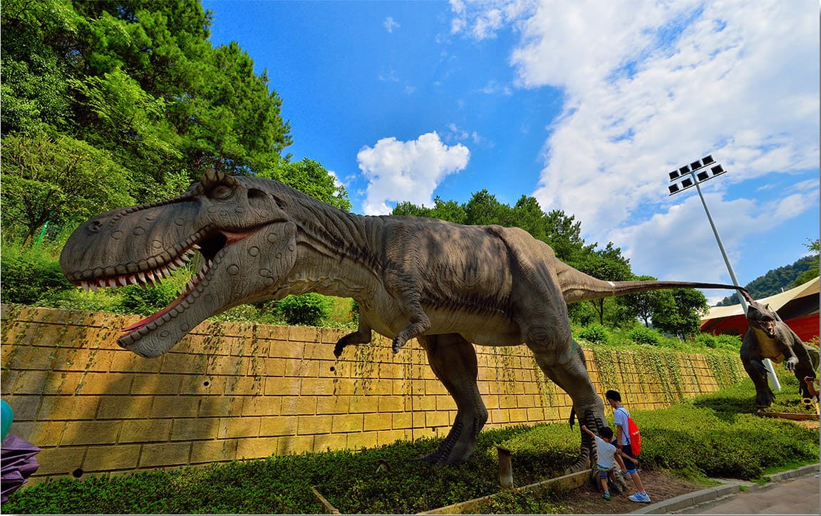 在波兰主题公园的仿真恐龙产品