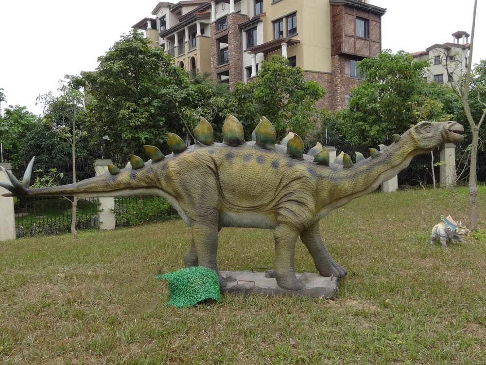 摩尔多瓦开放的仿真恐龙公园