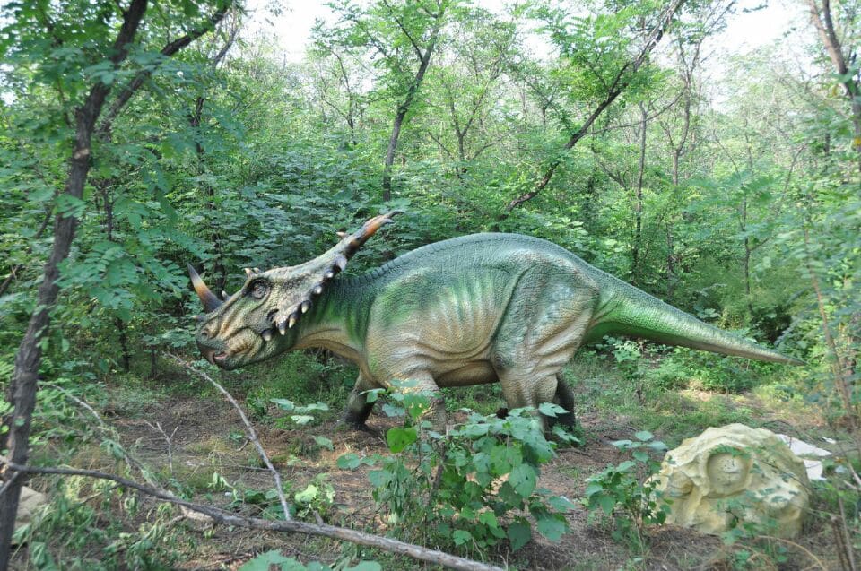 仿真恐龙参加新加坡举行的恐龙大复活现场活动