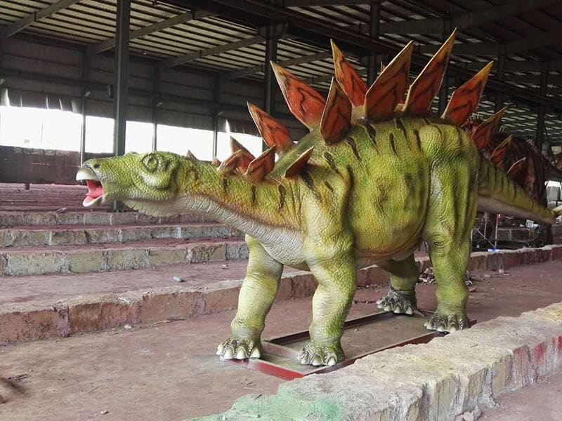 惊人的仿真恐龙在Komtar展出