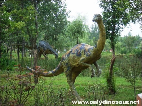 关于侏罗纪主题公园婚礼的仿真恐龙