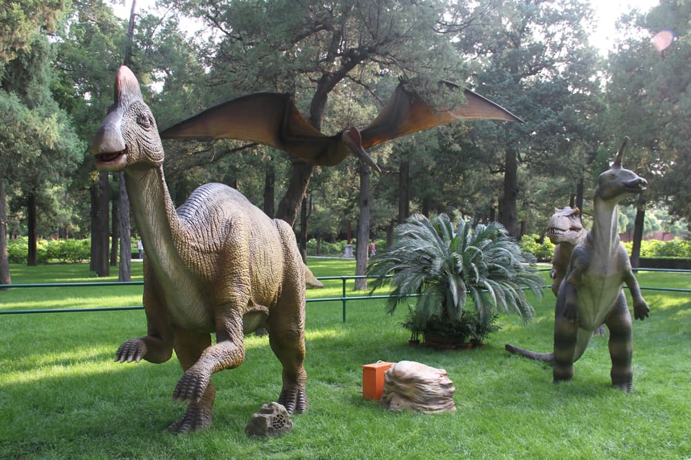 整个家庭的仿真恐龙冒险乐园