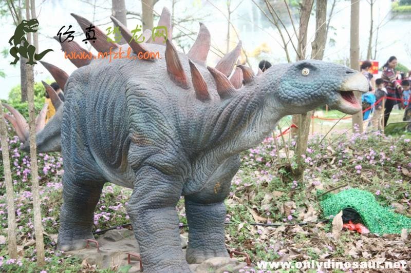 侏罗纪仿真恐龙公园的模拟剑龙模型