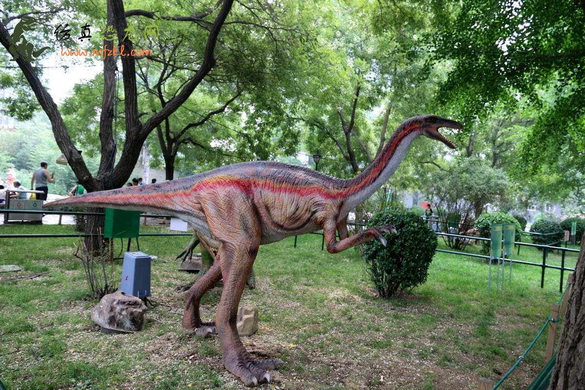 游乐园真人大小的仿真恐龙之雷龙