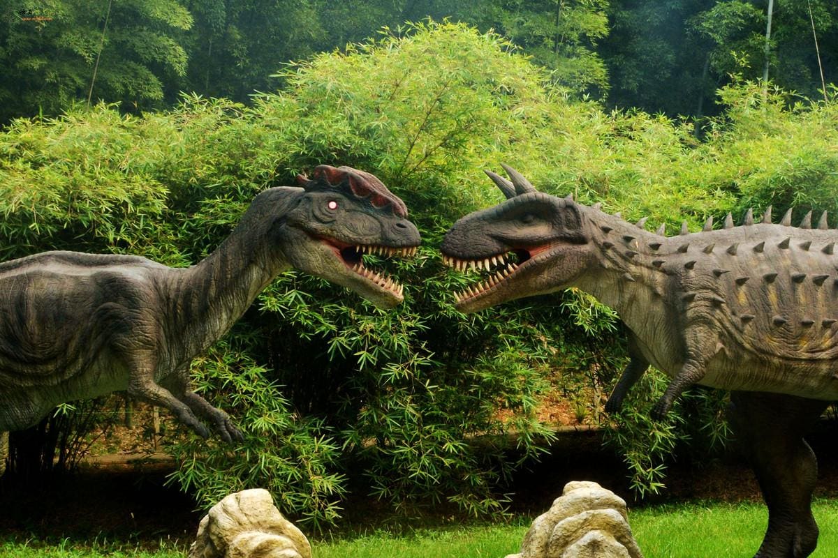 高仿真真人大小的恐龙模型