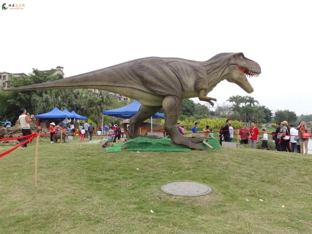 仿真恐龙主题公园吸引更多游客