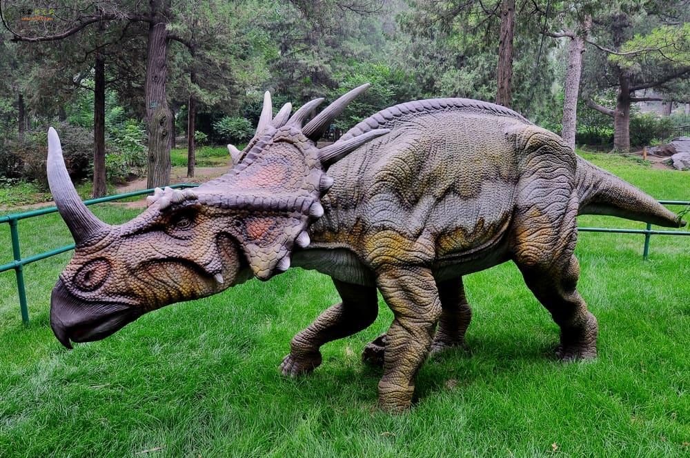 仿真恐龙展览中的罕见恐龙