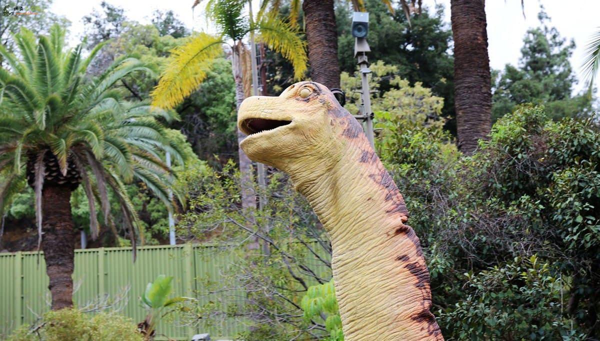大型仿真恐龙模型入驻福建风景区