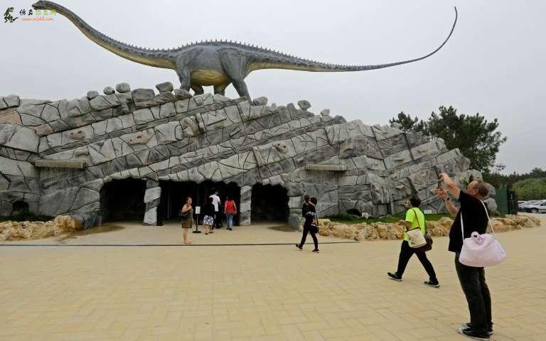 葡萄牙恐龙公园的骨架和恐惧